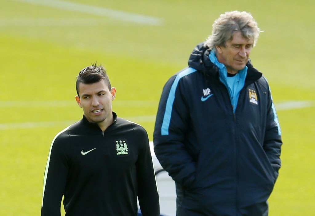 Football Soccer - Manchester City Training - City Football Academy - 25/4/16 Manchester City's Sergio Aguero and manager Manuel Pellegrini during training Action Images via Reuters / Jason Cairnduff Livepic EDITORIAL USE ONLY.