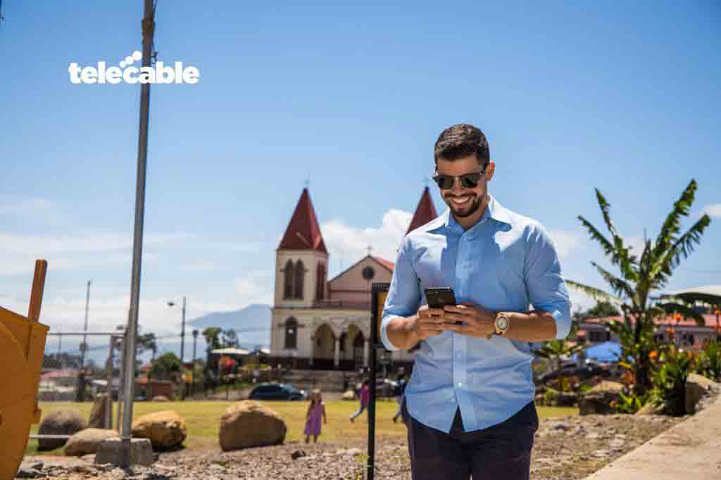 Más de 400.000 personas se han conectado a internet gracias a fuerte labor de Telecable en programa Espacios Públicos Conectados
