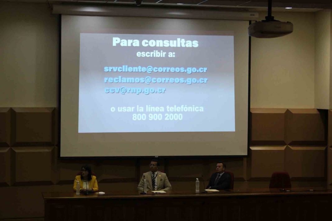 Títulos de propiedad y placas hasta su casa u oficina