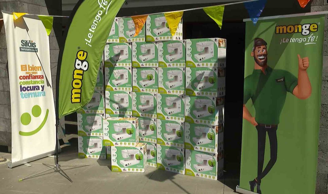 Más de 60 mujeres de SIFAIS seguirán emprendiendo gracias a donación de Monge