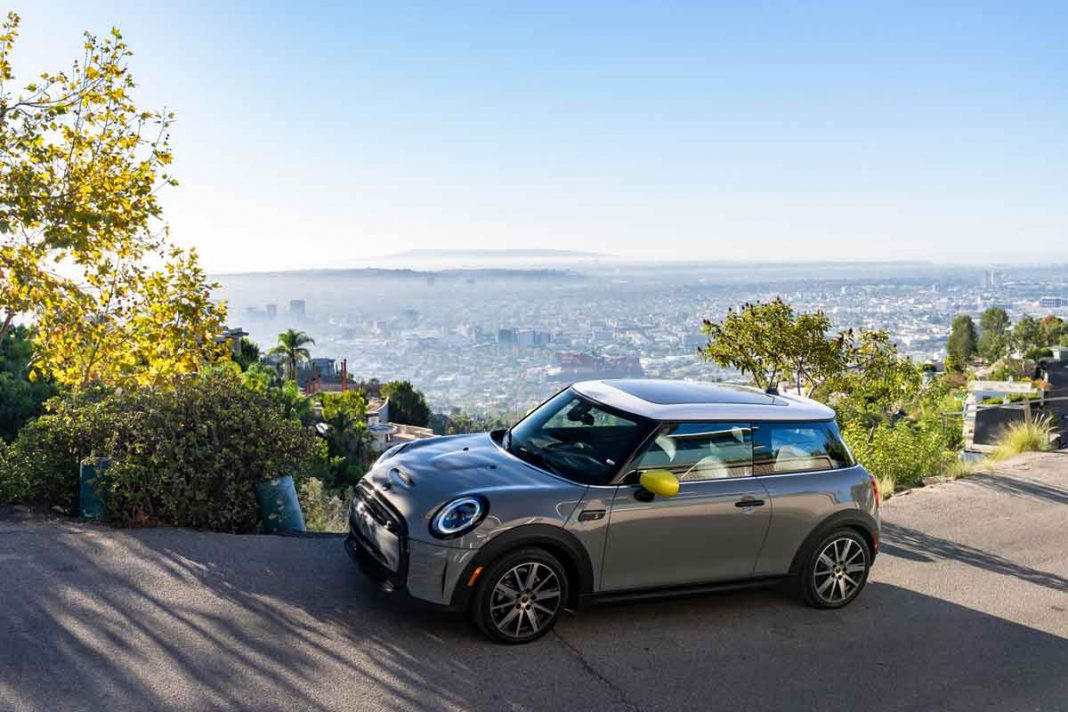 P90474842_highRes_mini-cooper-se-09-20
