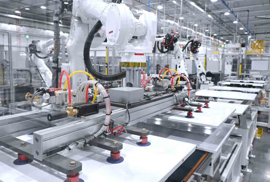LG-Tennessee-Factory_Robot-1