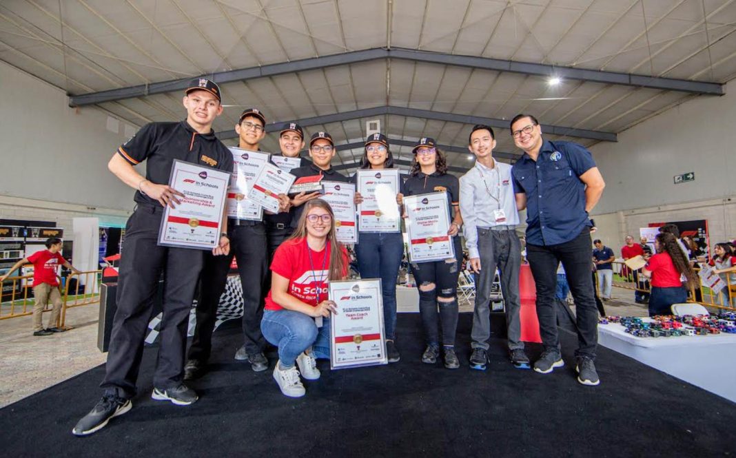 Estudiantes costarricenses viajan a la Fórmula 1 en México como ganadores del programa F1 in Schools