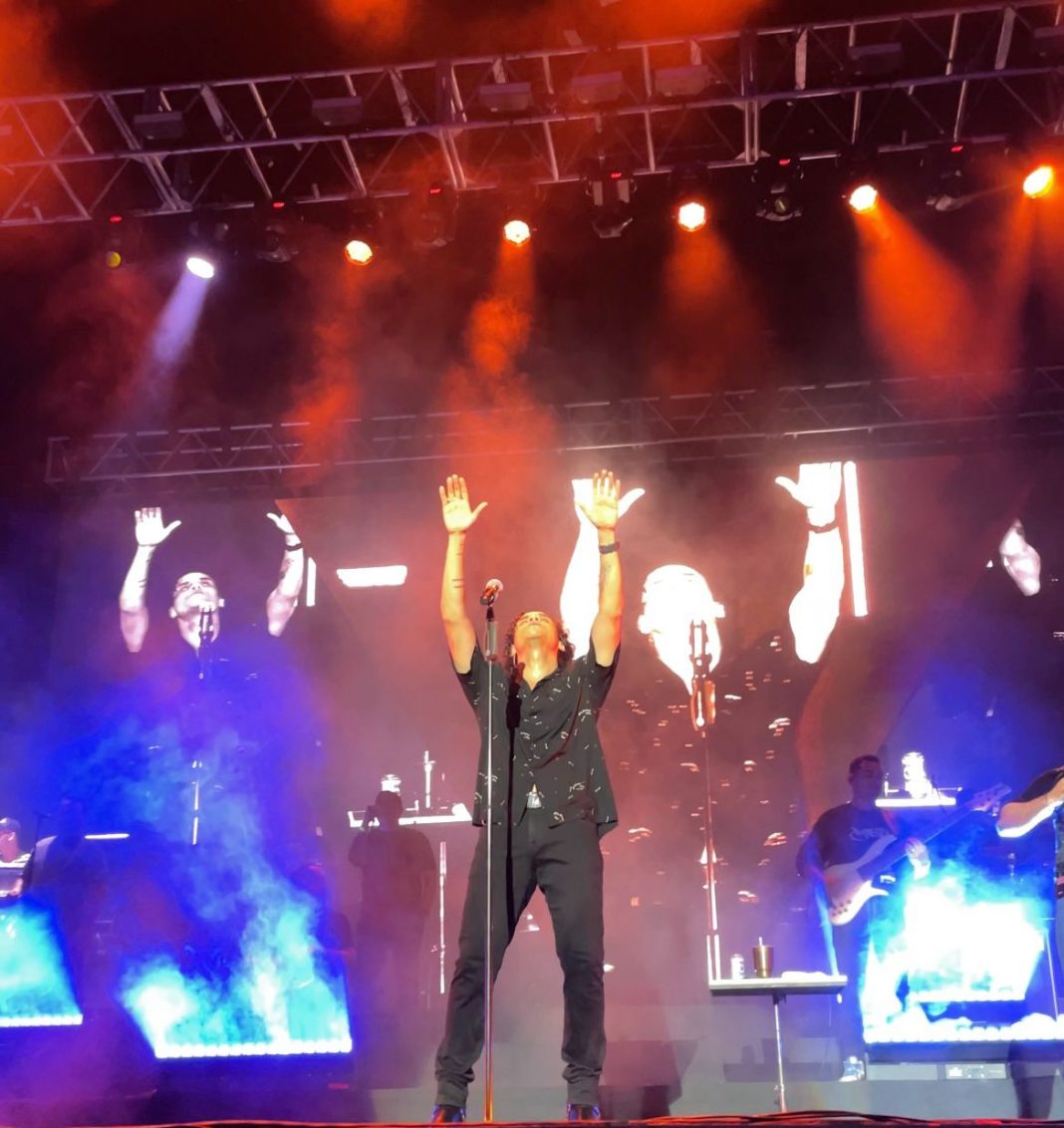 Silvestre Dangond enamoró con sus locuras en Parque Viva