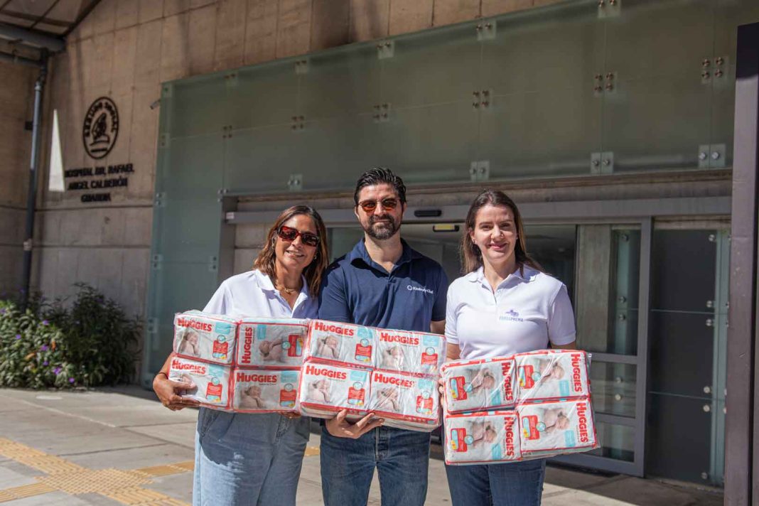 Gabriela-Cabarcas-de-K-C,-Pablo-Mas¡s-de-K-C-y-Viviana-Fern ndez-de-Fundaprema