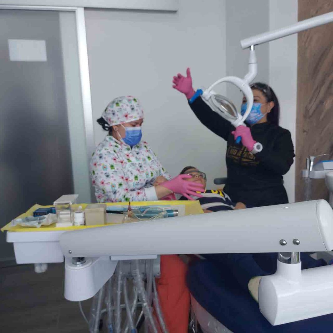 Transforme el cepillado en una actividad divertida para los niños durante las festividades