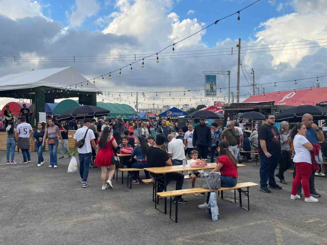 Foodtrucks, música en vivo y áreas de picnic le esperan en Festejos de Zapote y Toros de Palmares
