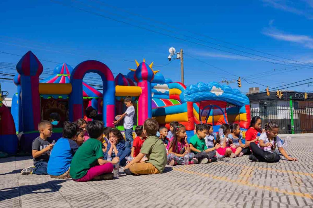 Una mágica Navidad: 100 niños en riesgo social disfrutaron una fiesta inolvidable
