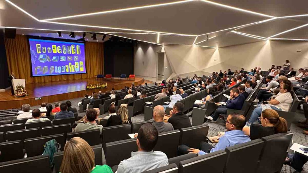 Más de 300 empresas vinculadas al transporte público se preparan para iniciar proceso de masificación de SINPE-TP