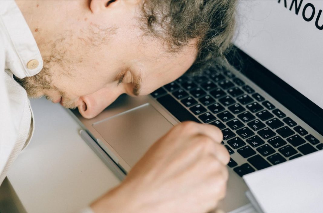 Farmacéuticos preocupados por consecuencias de la fatiga en conductores y trabajadores