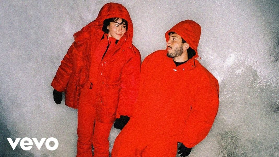 Aitana y Sebastián Yatra nos llevan a cantar en «Akureyri