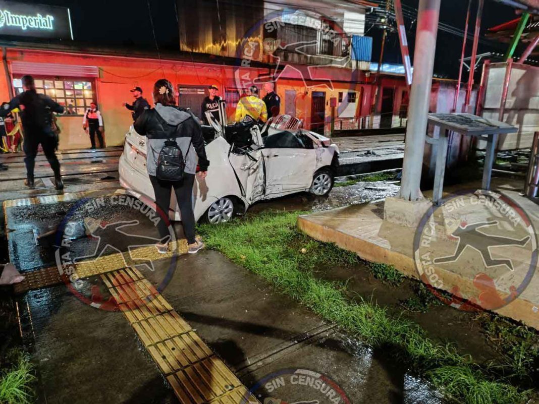 VÍDEO: Tren y carro colisionaron en Heredia centro
