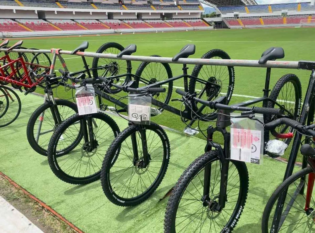 Ruta 27 by Globalvia dona bicicletas con un valor de ₡109 millones a comités deportivos y a niños de bajos recursos