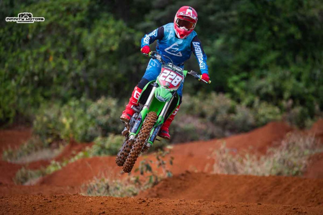 María Paula Saborío del equipo Kawasaki lidera el Campeonato Nacional de Motocross