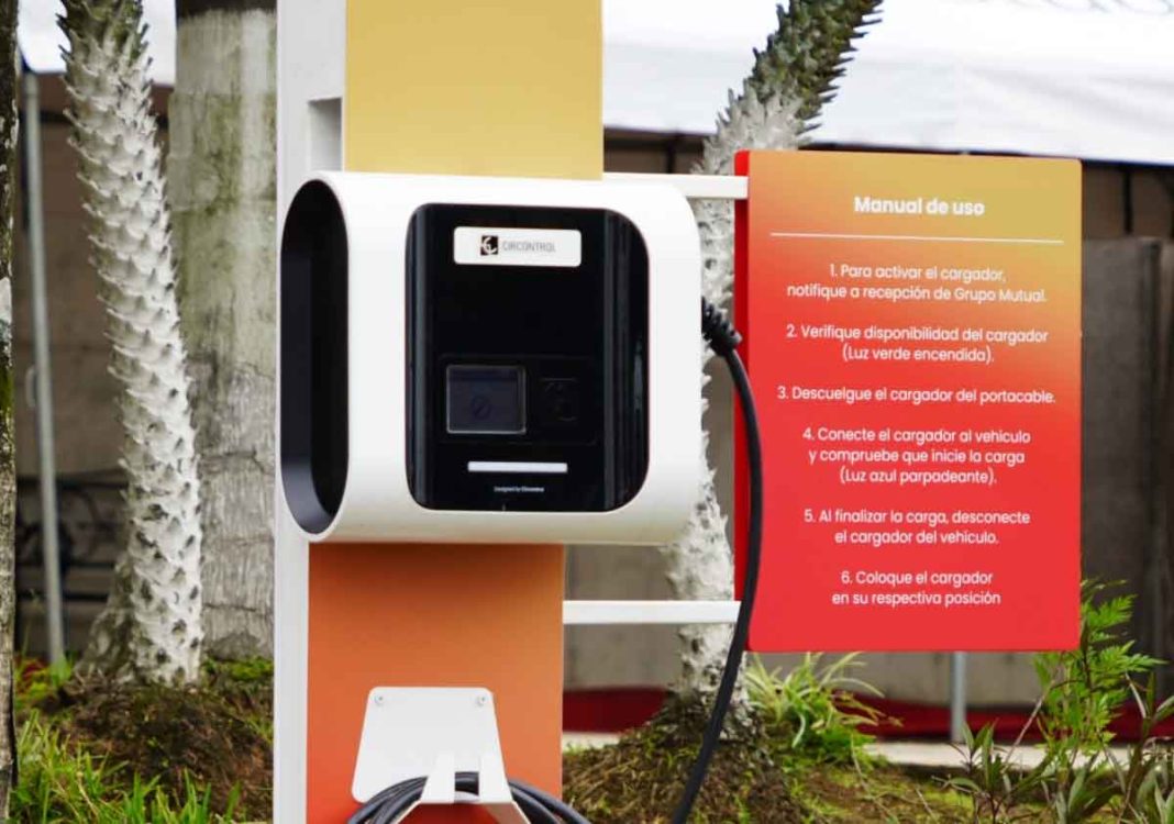 Grupo Mutual impulsa la movilidad sostenible con estaciones de carga gratuitas para vehículos eléctricos