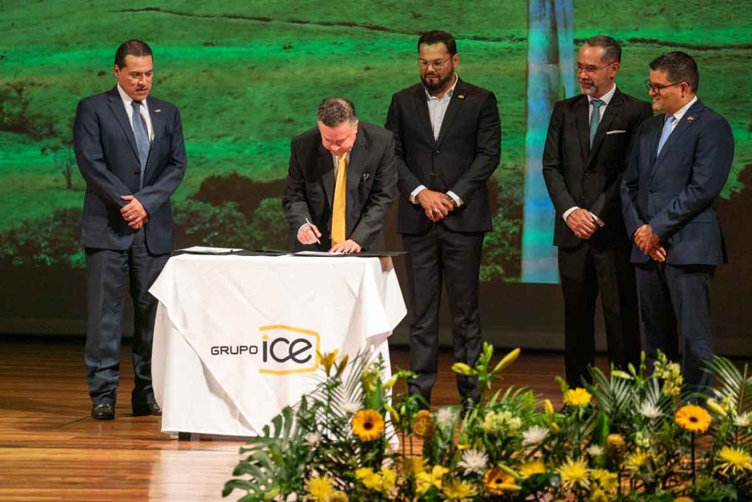 ICE y BCR firman contrato de financiamiento para modernización de Planta Eólica Tejona