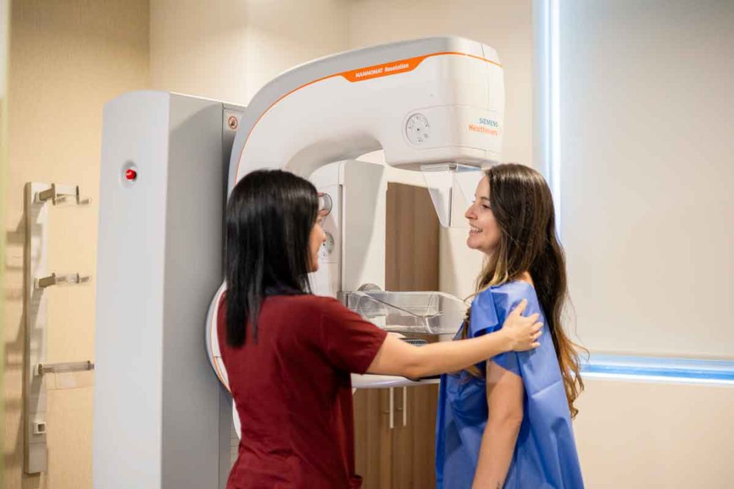 Nueva tecnología de mamografía 3D con contraste mejora la detección temprana del cáncer de mama