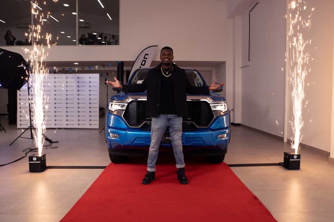 Sherman Guity no solo es medallista en Paris: ganador de dos medallas de oro y un carro nuevo del año