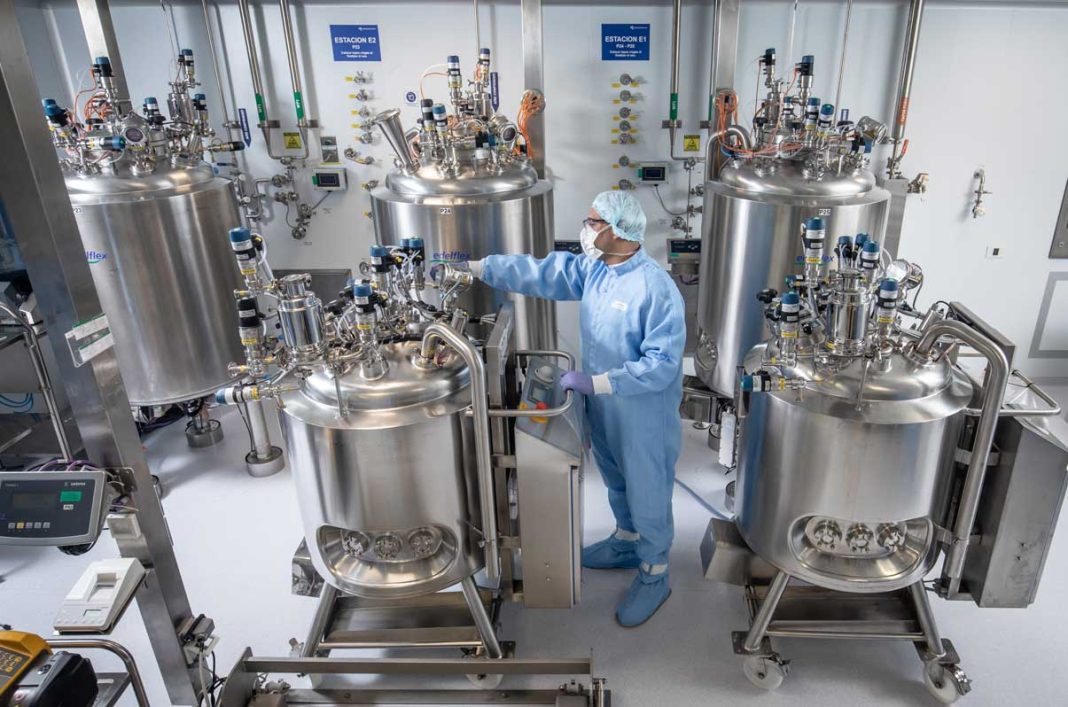 OPS, Pfizer y Sinergium colaboran para mejorar la producción regional en la fabricación y el acceso a las vacunas