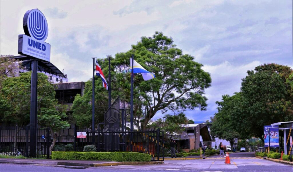 UNED apertura dos técnicos en desarrollo de Software y Ciberseguridad