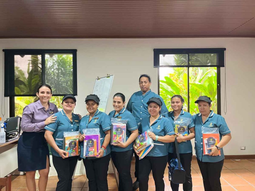 Empresa y colaboradores se unen para donar útiles escolares a comunidad y familias de La Fortuna de San Carlos