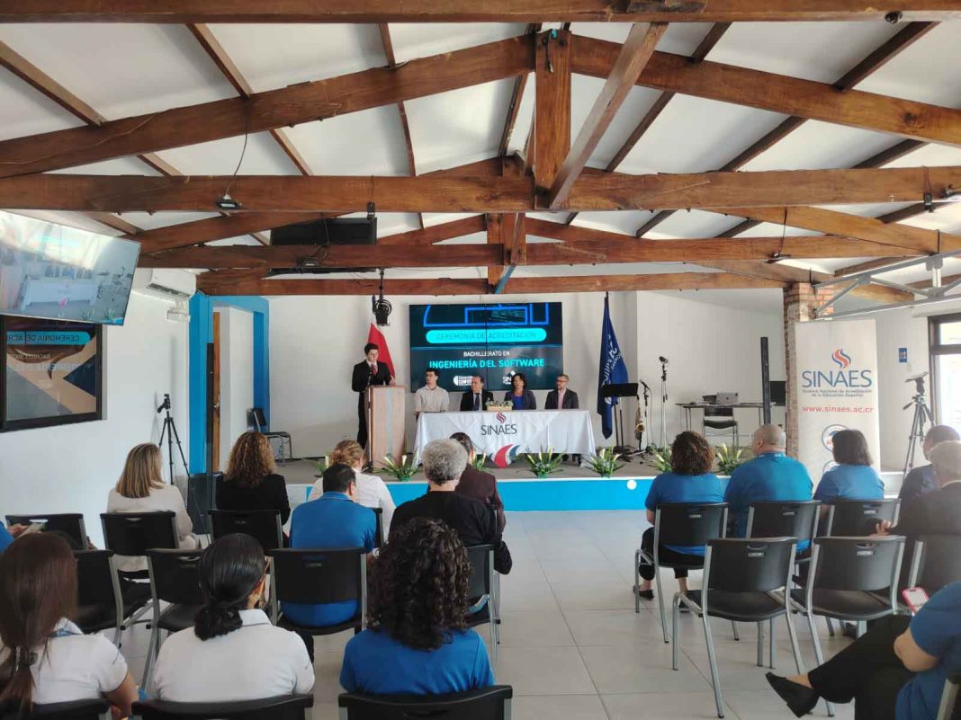 Bachillerato en Ingeniería del Software de la Universidad CENFOTEC recibe acreditación del SINAES