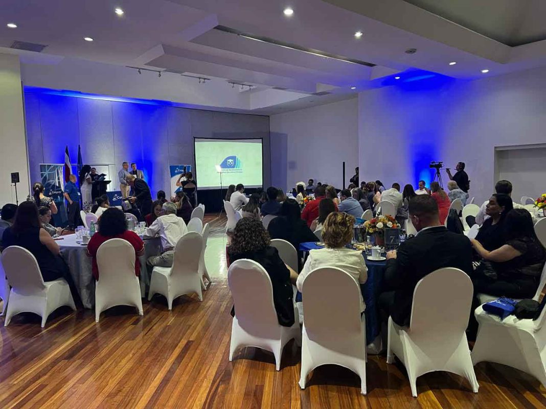 Colypro insta a centros educativos privados a contratar sólo docentes colegiados