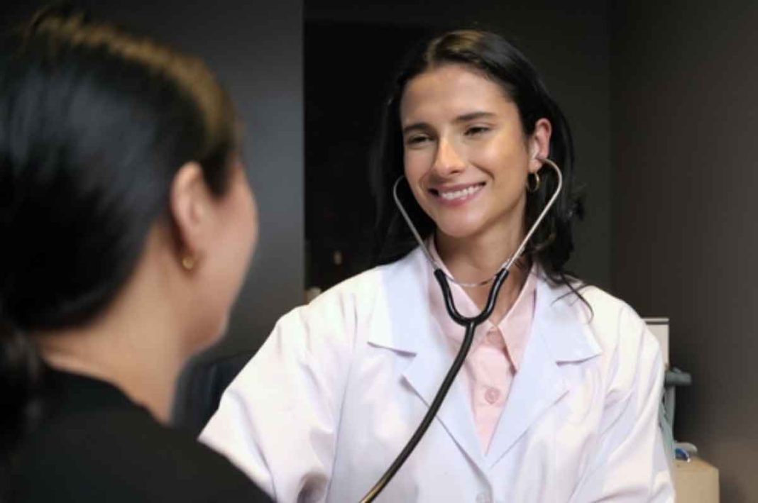 Universidad Fidélitas realiza feria de salud y bienestar abierta al público