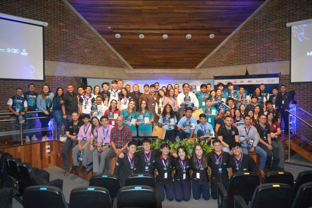 Estudiantes de 17 colegios del país participarán en la III edición del INNOW Technology Fest
