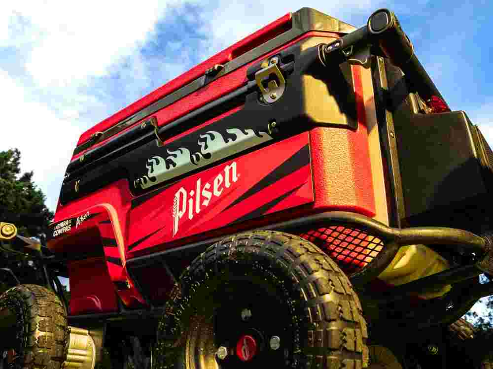 Pilsen presenta “Hieleneitor”: una hielera 4×4 manejada a control remoto