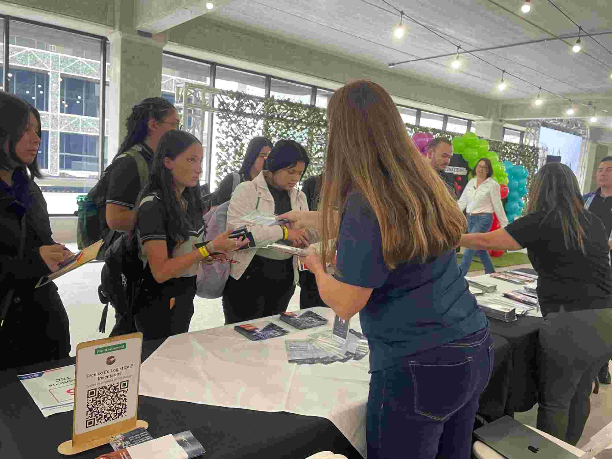 240 jóvenes participaron en feria vocacional de Zona Franca La Lima ...
