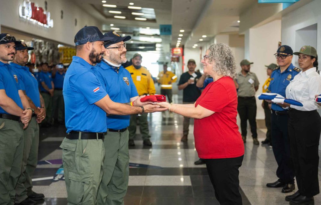 Por cuarta ocasión Costa Rica envía delegación de bomberos forestales para apoyar a Canadá