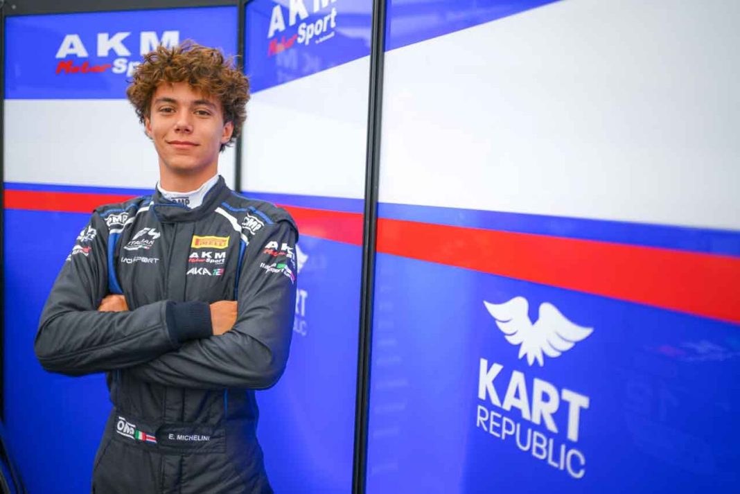 Evan Michelini logra un destacado quinto lugar en su debut en la Fórmula 4 Europea