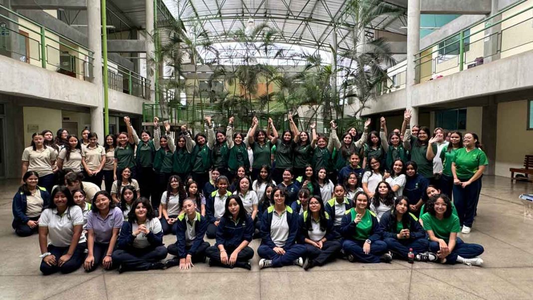 Proyecto educativo Surí busca potenciar a mujeres para salir de la pobreza