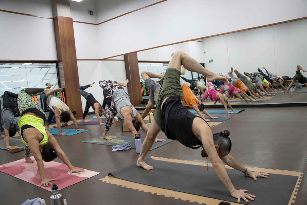 Yoga para ejecutivos: La propuesta de Energym para combatirel estrés laboral