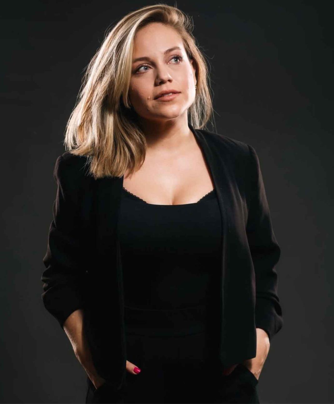 Actriz costarricense Sofía Chaverri lanza la segunda temporada de su podcast “¡FiloSofiando!… sin libreto”