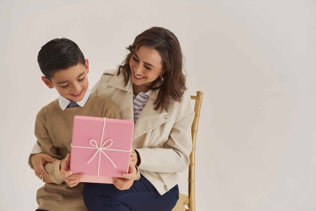 Ekono celebra a mamá con moda que empodera, regalos para todas y un concierto gratuito