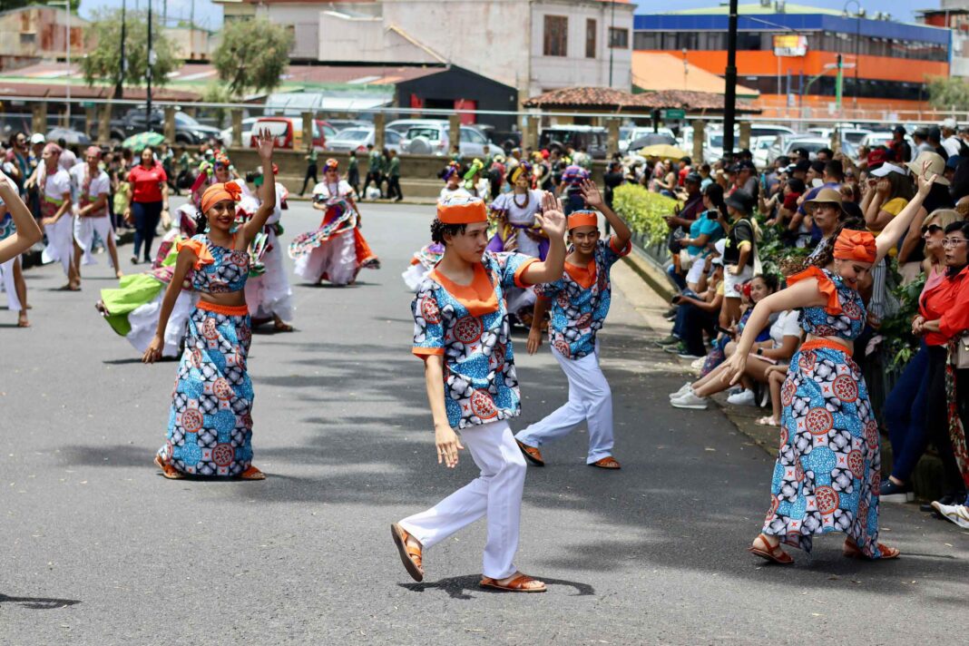 Ritmo, color y sabor tomaron la capital en el San José Diaspora Parade