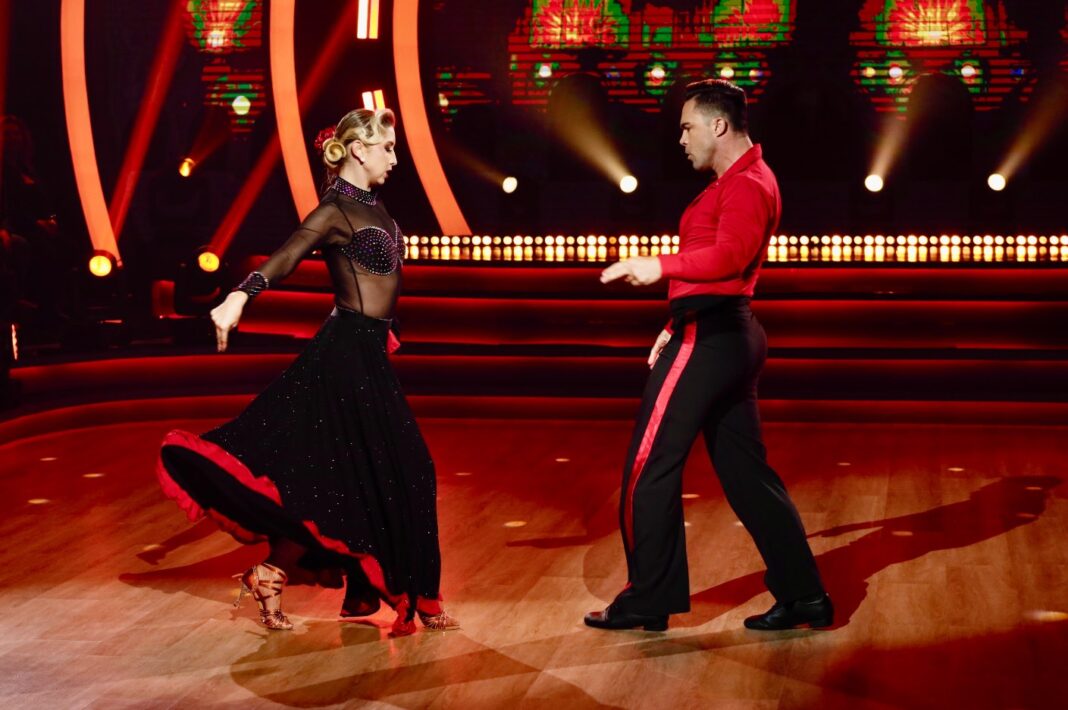 Mira Quien Baila: Randall Chiqui Brenes abandona la competencia sobre la mitad de la segunda temporada