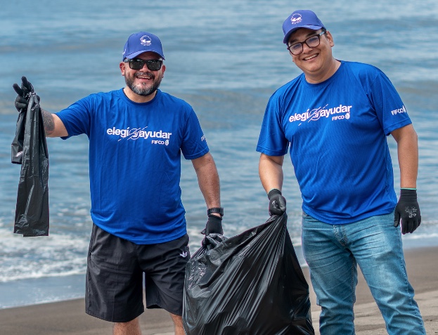 FIFCO incorpora la recolección de microplásticos en sus jornadas de voluntariado ambiental