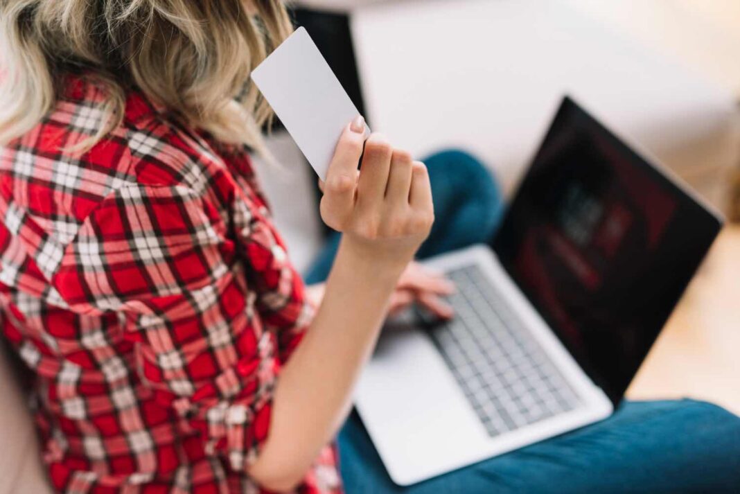 Sitio falso imita a una tienda oficial para robar datos bancarios