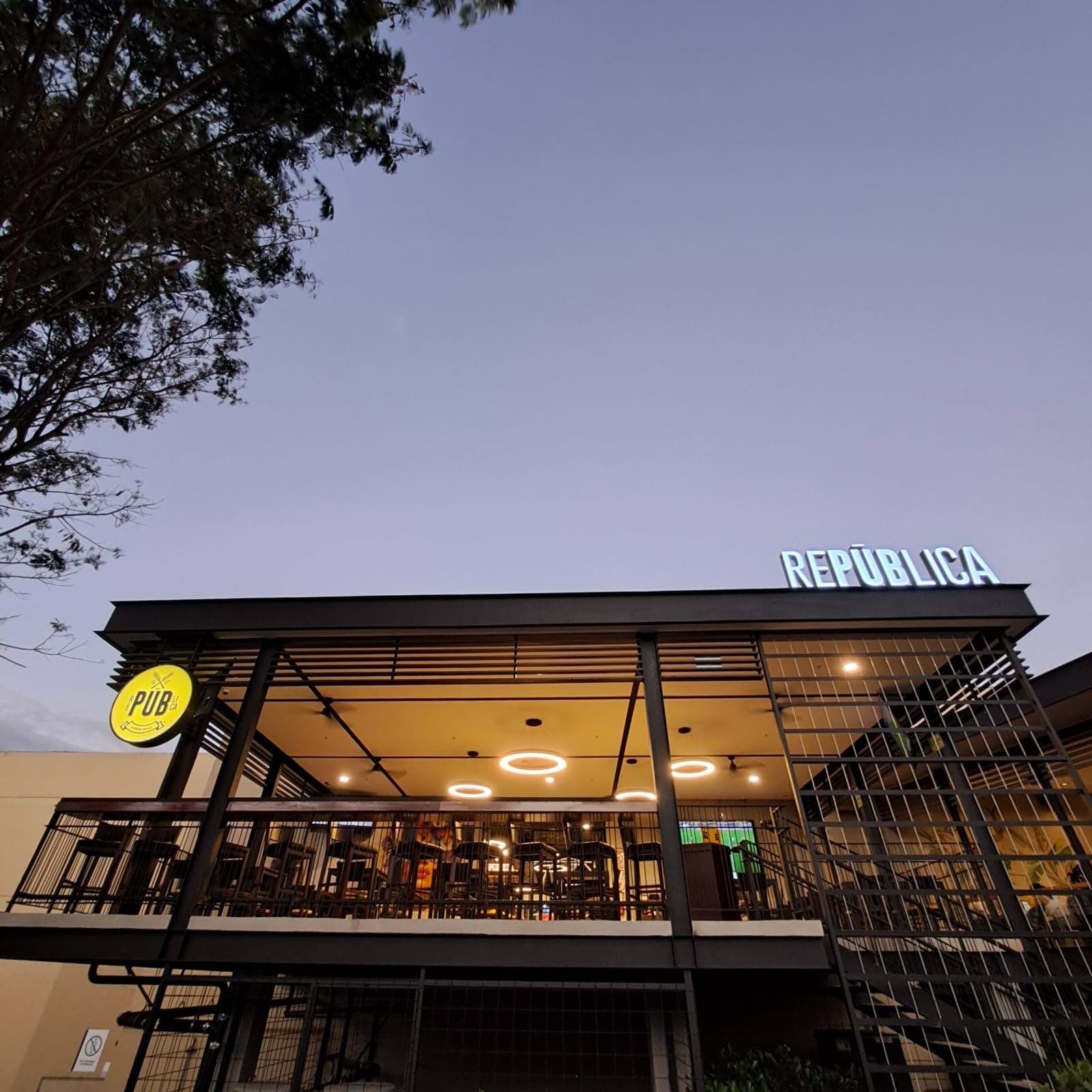 REPÚBLICA abrió su nuevo local en Multiplaza Escazú