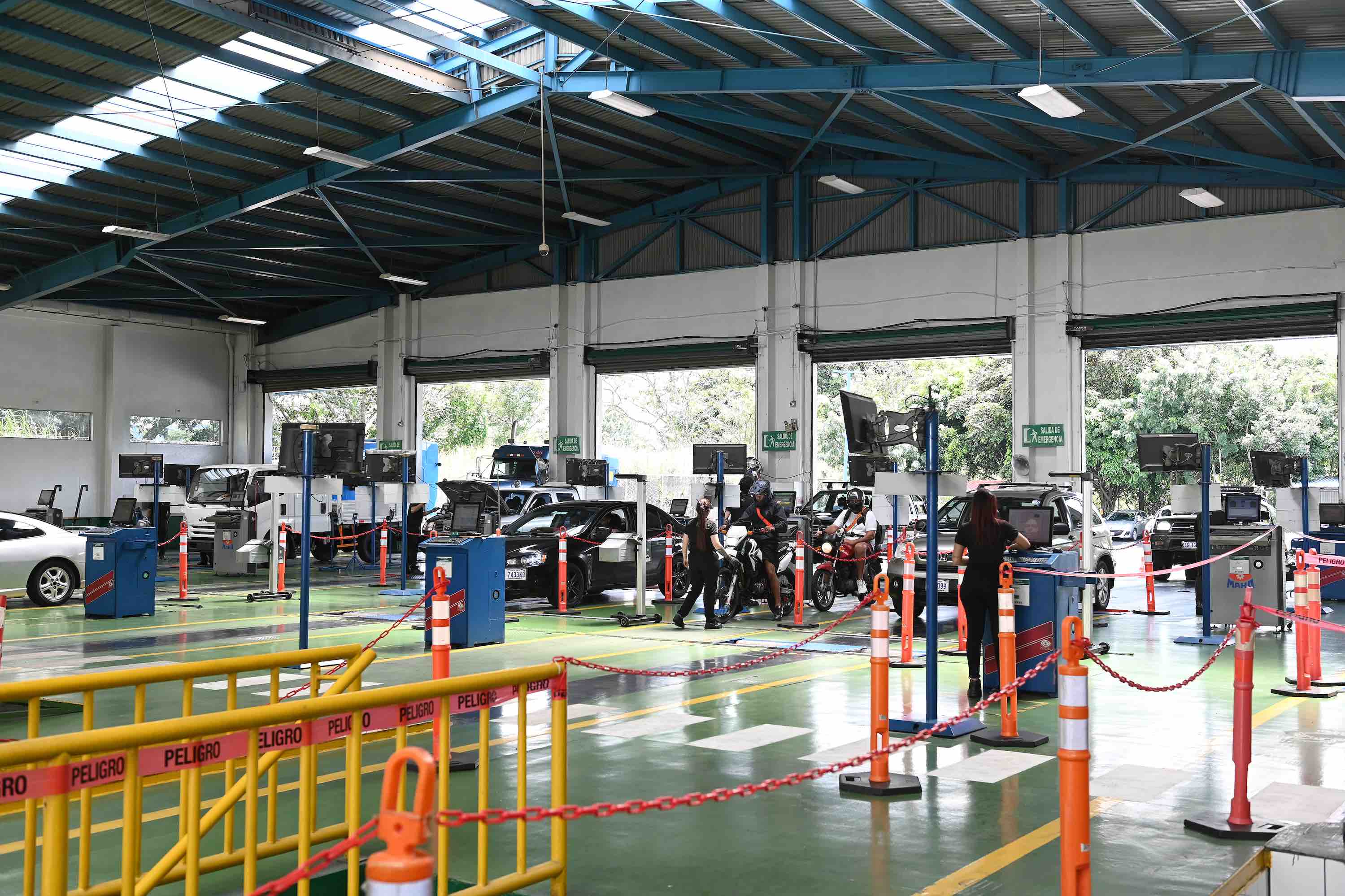 Con el Año Nuevo llega la inspección a vehículos placas 1 y 2