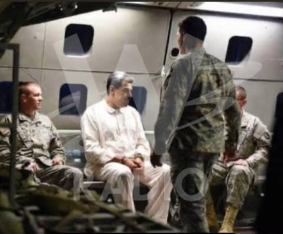 Primera foto oficial de Nicolás Maduro arrestado por los Estados Unidos