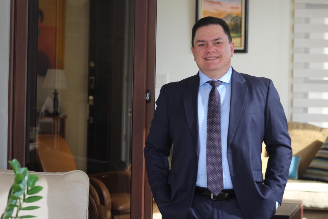 Brit Cham destaca el legado del Ing. Julio Lizano tras tres períodos consecutivos en la Presidencia