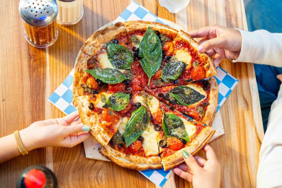 Escazú Village transforma San Valentín en una experiencia para recorrer el mundo a través de la gastronomía