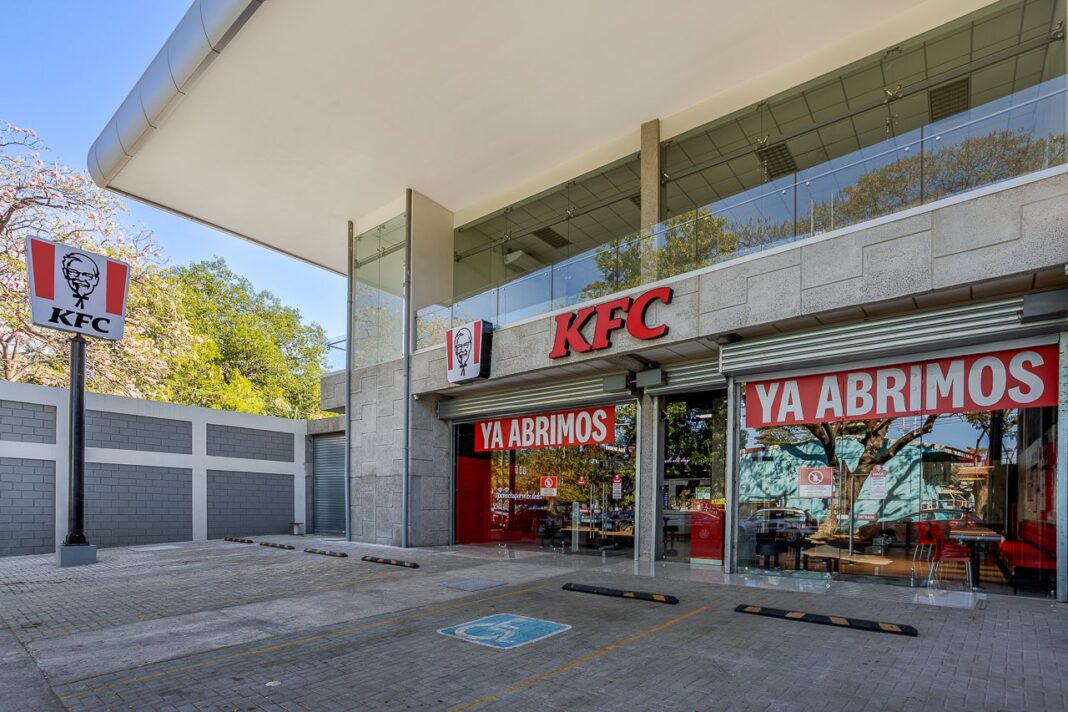 Playas del Coco se integra al plan de expansión de KFC Costa Rica en 2026