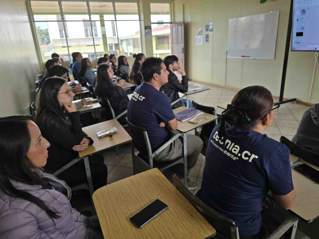 ¿Buscás trabajo en Cartago? Extienden becas para formarse en industria médica durante todo el 2026
