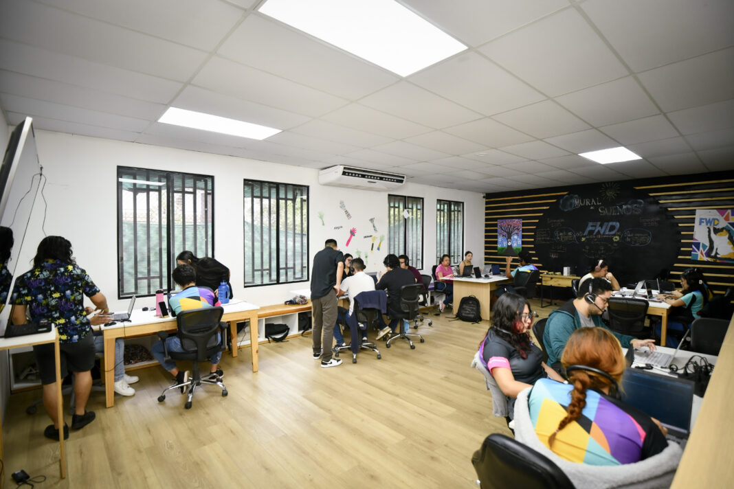 Forward Costa Rica abre proceso de admisión para 60 becas que cubren el 100% de la formación en desarrollo de software