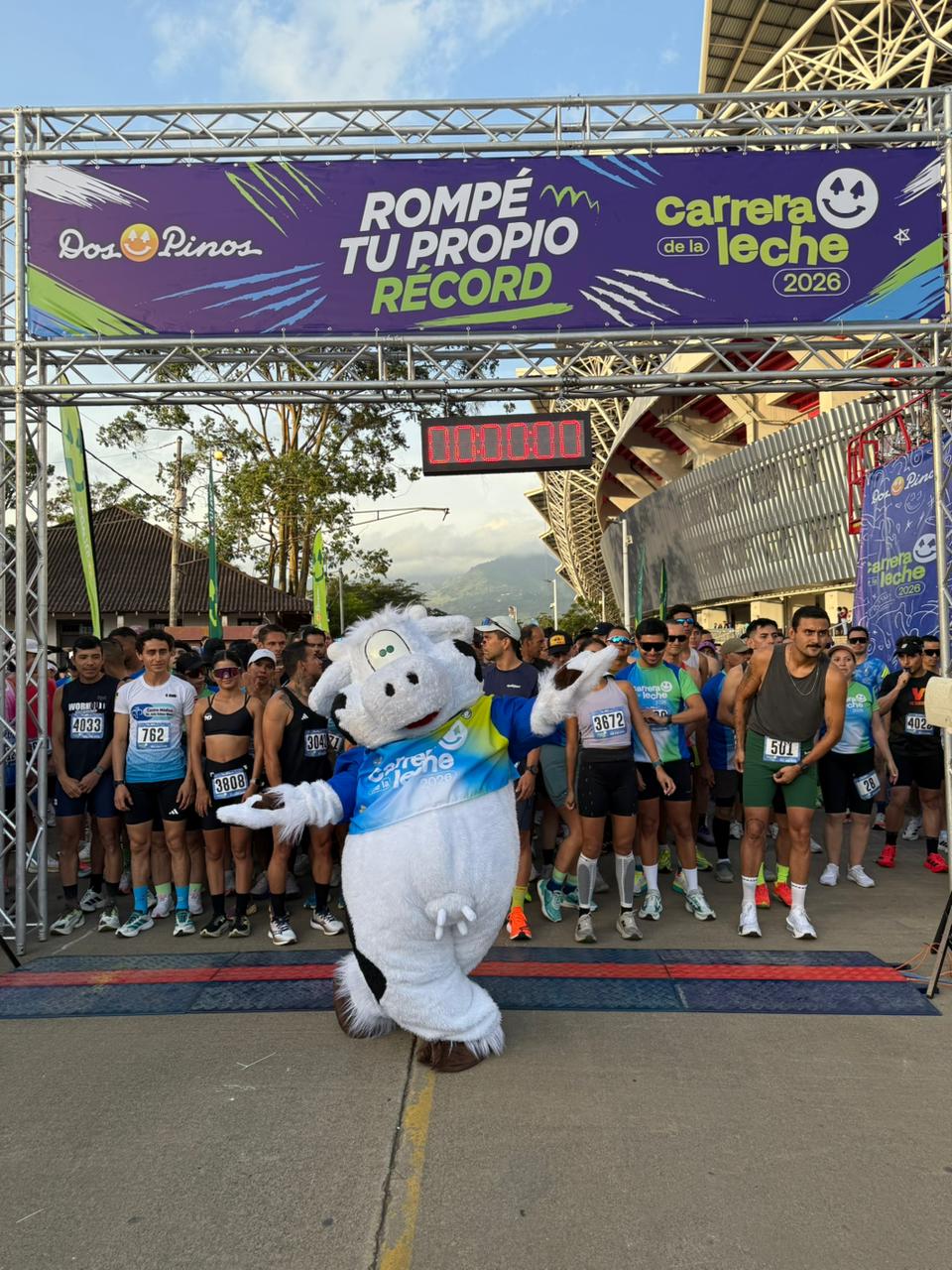 Carrera de la Leche de Dos Pinos donará 44 mil litros de leche a organizaciones sociales del país